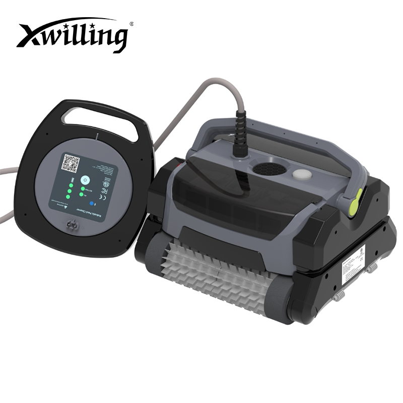 Wireless swimming pool robot